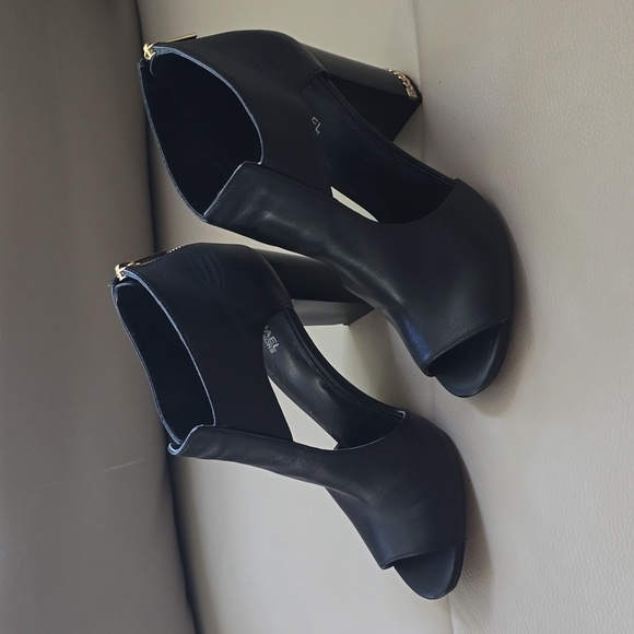 Michael Kors Shoes - Michael Kors leather black  shoes, size 7.5M, pre-owned